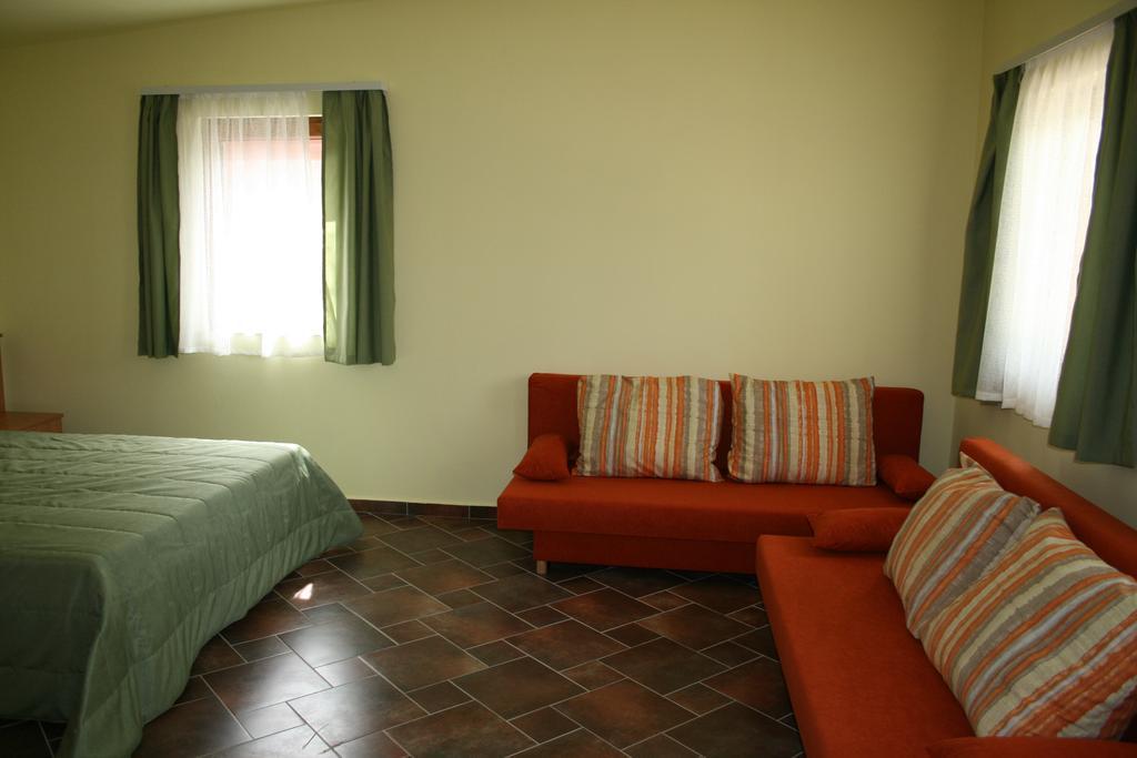 Matra Kemping Apartmanok Matrafured Rom bilde