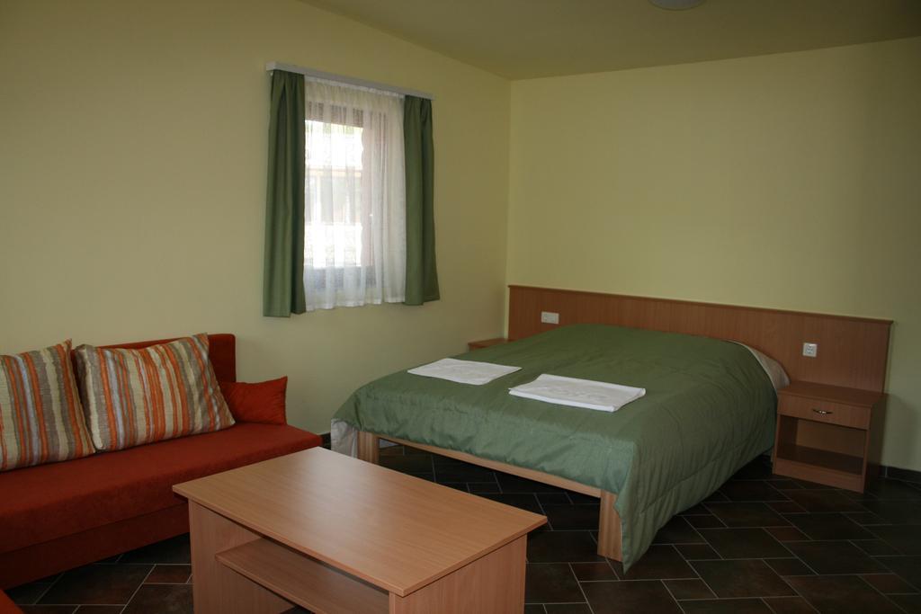 Matra Kemping Apartmanok Matrafured Rom bilde
